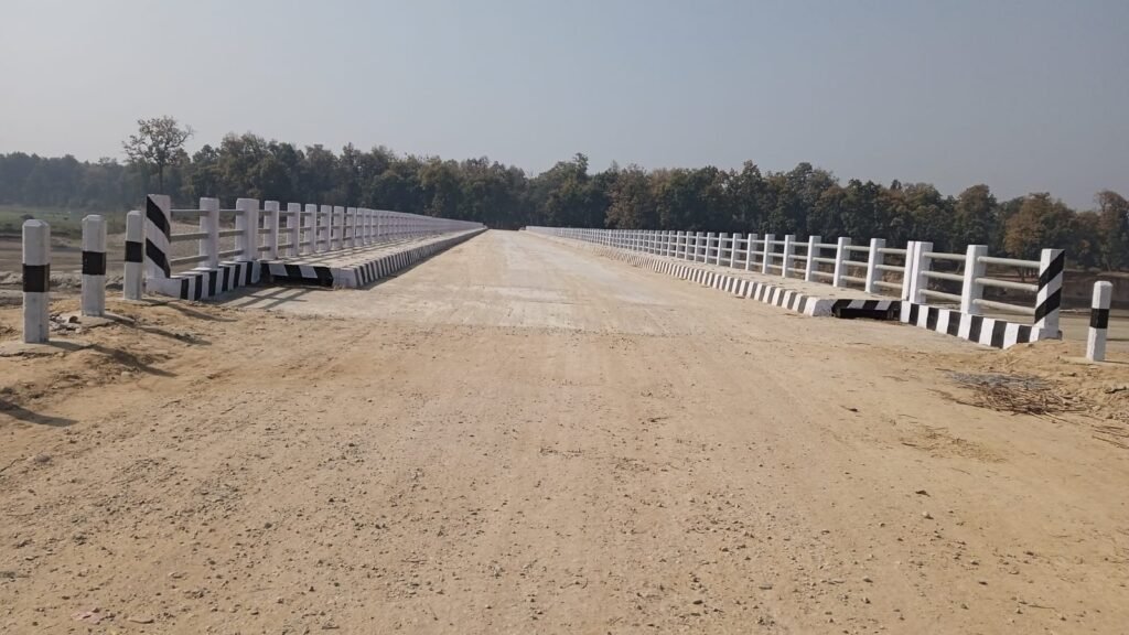 बाह्र वर्षपछि दोदा नदीमा पुल निर्माण